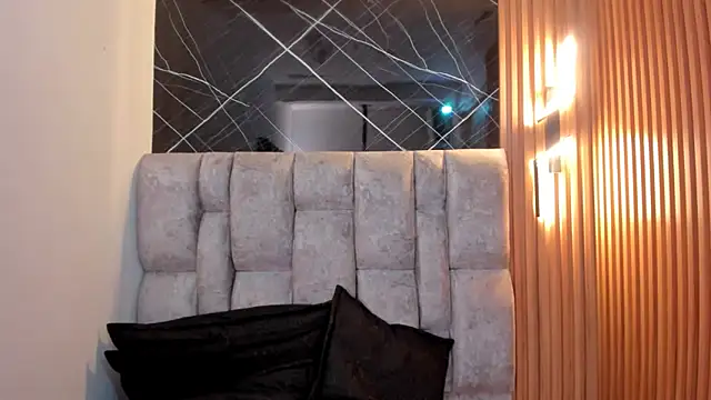 roxanne dl online show from September 25, 2025, 11:47 am