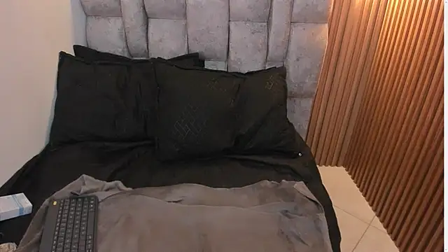 roxanne dl online show from September 27, 2025, 12:43 pm