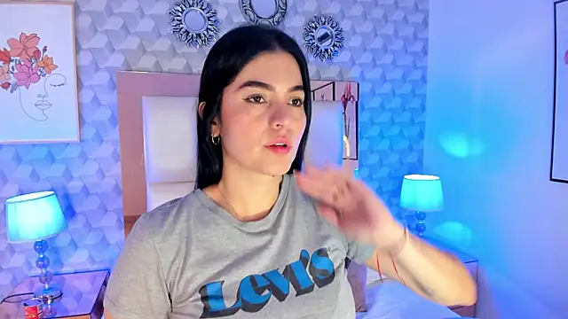 Snapshot of Sasha__sims__ chatting on October 21, 2025, 11:44 am Sasha sims online show from October 21, 2025, 11:44 am