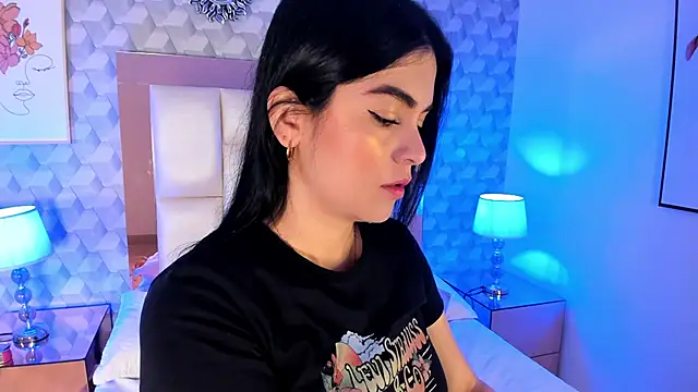 Snapshot of Sasha__sims__ chatting on October 24, 2025, 11:39 am Sasha sims online show from October 24, 2025, 11:39 am