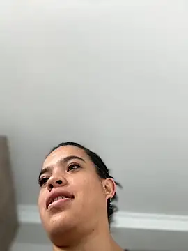 JuanitaMore01 online show from September 30, 2025, 8:25 pm