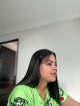 JuanitaMore01 online show from December 17, 2025, 7:09 pm