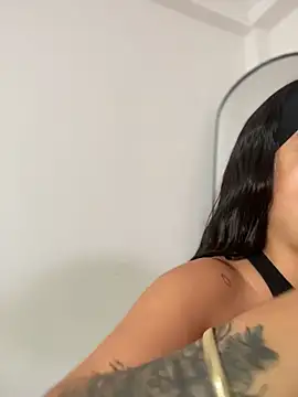 JuanitaMore01 online show from February 13, 2026, 9:33 pm