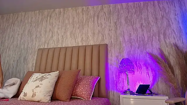 Snapshot of Emely_florence_ chatting on March 9, 2026, 8:13 pm Emely florence online show from March 9, 2026, 8:13 pm