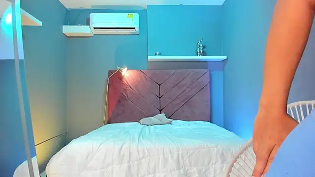 everyh   online show from October 6, 2025, 7:44 pm