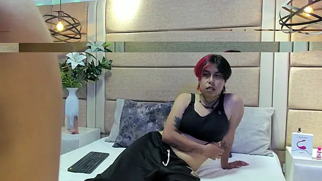 Snapshot of AnnieAndReach chatting on October 15, 2025, 8:09 pm AnnieAndReach online show from October 15, 2025, 8:09 pm