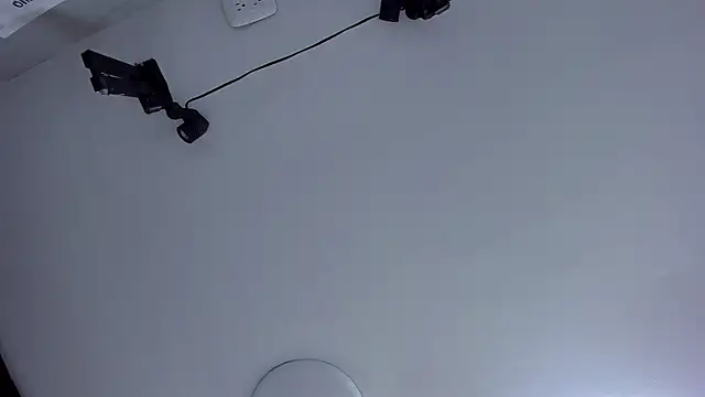 Snapshot of AnnieAndReach chatting on October 21, 2025, 7:14 pm AnnieAndReach online show from October 21, 2025, 7:14 pm