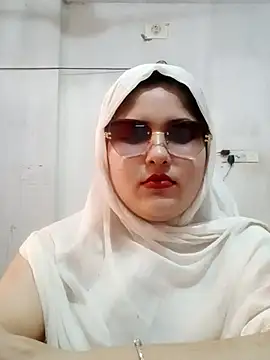 Snapshot of Nusrat-N chatting on June 27, 2026, 7:35 am Nusrat-N online show from June 27, 2026, 7:35 am