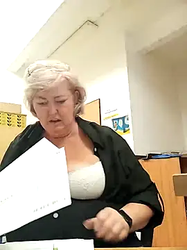 Snapshot of TerezaVelvet chatting on October 7, 2025, 9:50 am TerezaVelvet online show from October 7, 2025, 9:50 am