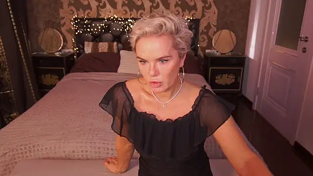 PleasureWeCouple online show from April 10, 2026, 5:56 am