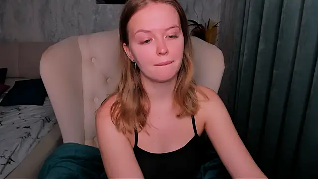 LaurennHill online show from October 25, 2025, 12:18 am