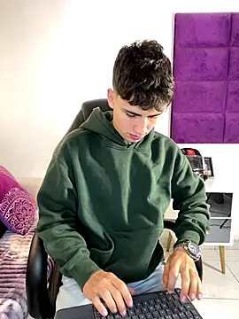 AdrianRinaldi online show from October 22, 2025, 7:35 pm