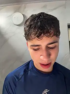 AdrianRinaldi online show from February 5, 2026, 8:02 pm