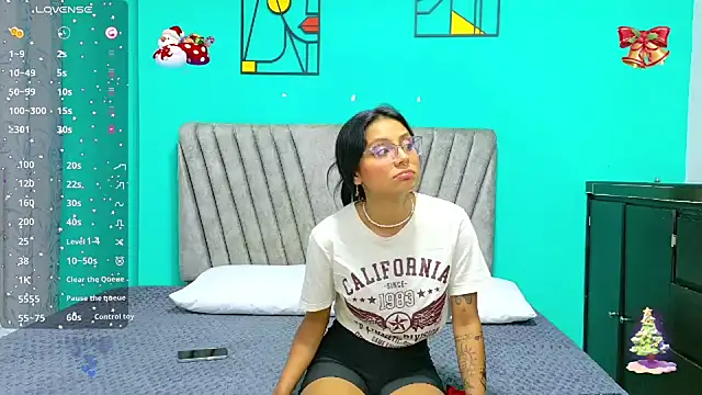 Soffia Konig  online show from December 4, 2025, 8:17 pm