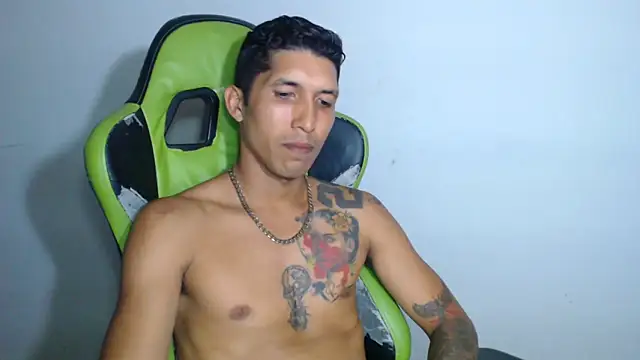 Snapshot of sensualduo chatting on October 18, 2025, 12:02 am sensualduo online show from October 18, 2025, 12:02 am