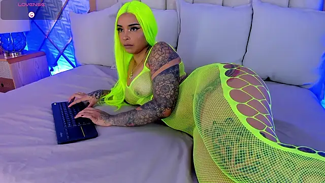 cocoamore online show from February 9, 2026, 11:36 am