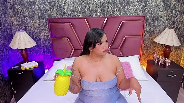 Karina Andrade online show from December 13, 2025, 8:36 pm