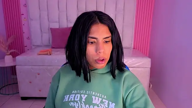 ambar fox s online show from April 10, 2026, 8:02 pm