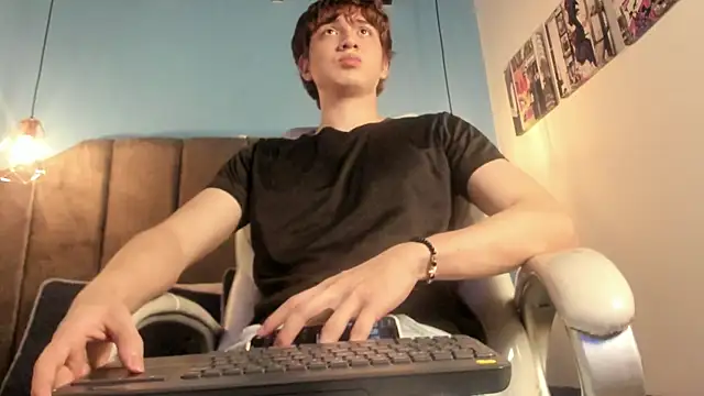 Oscar and dani online show from February 15, 2026, 2:41 am