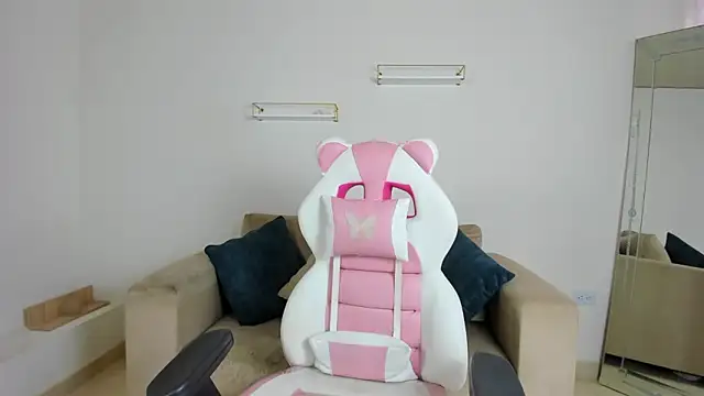 april smiith online show from February 10, 2026, 12:09 pm