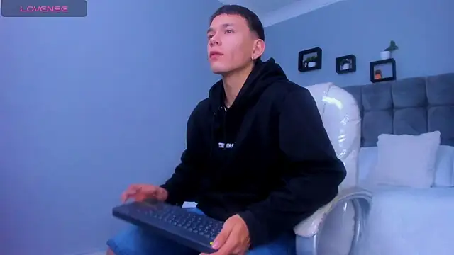 Thomas moon online show from December 3, 2025, 12:36 pm