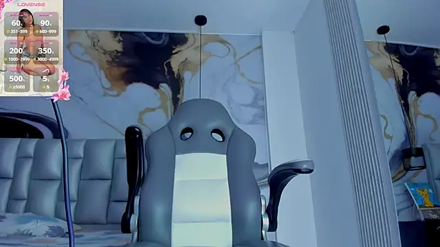 Snapshot of Elowen_Clark chatting on September 15, 2025, 8:20 pm Elowen Clark online show from September 15, 2025, 8:20 pm