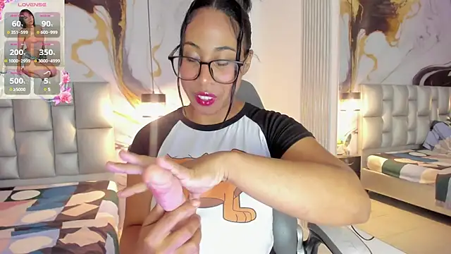 Snapshot of Elowen_Clark chatting on September 23, 2025, 8:23 pm Elowen Clark online show from September 23, 2025, 8:23 pm