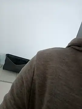 Snapshot of Elowen_Clark chatting on October 1, 2025, 7:31 pm Elowen Clark online show from October 1, 2025, 7:31 pm