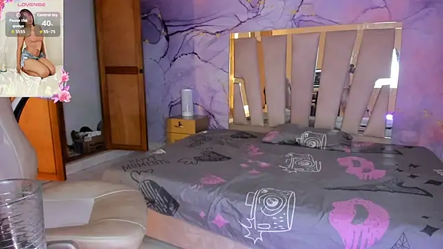 Snapshot of Elowen_Clark chatting on October 13, 2025, 8:09 pm Elowen Clark online show from October 13, 2025, 8:09 pm