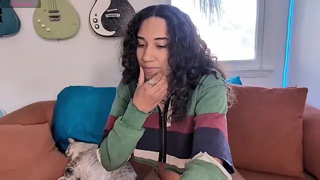 onlystrings online show from February 7, 2026, 10:35 pm