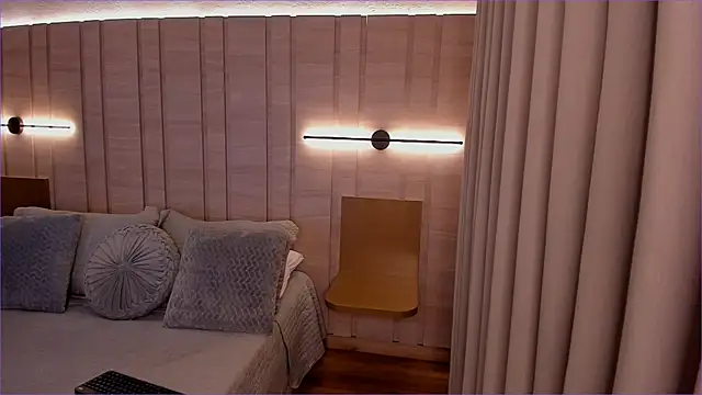 Isabellaroberts1 online show from October 11, 2025, 1:09 pm