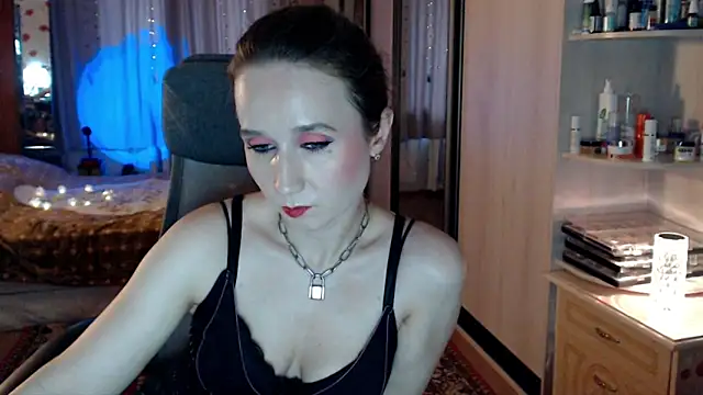 ClassyInna online show from December 5, 2025, 8:45 am