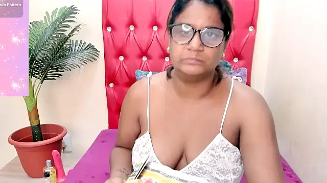 Snapshot of Strawberry_Lips chatting on September 19, 2025, 5:20 am Strawberry Lips online show from September 19, 2025, 5:20 am