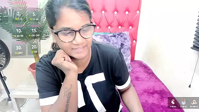 Snapshot of Strawberry_Lips chatting on October 2, 2025, 4:19 am Strawberry Lips online show from October 2, 2025, 4:19 am