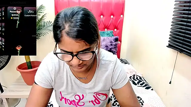 Snapshot of Strawberry_Lips chatting on October 6, 2025, 4:54 am Strawberry Lips online show from October 6, 2025, 4:54 am