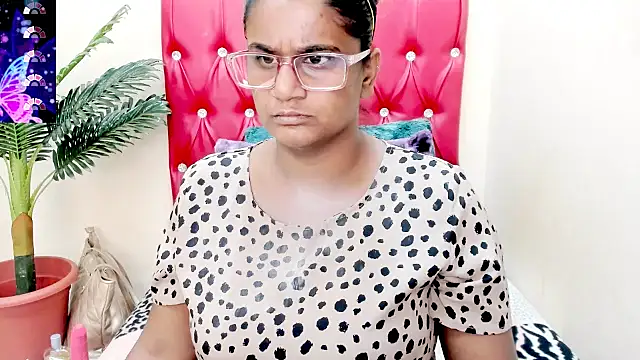 Snapshot of Strawberry_Lips chatting on October 27, 2025, 5:11 am Strawberry Lips online show from October 27, 2025, 5:11 am