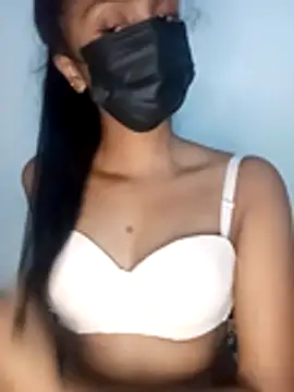 kissy doll online show from October 13, 2025, 6:52 pm