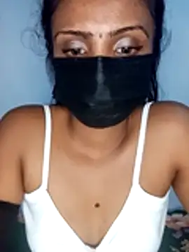 kissy doll online show from October 15, 2025, 7:03 pm