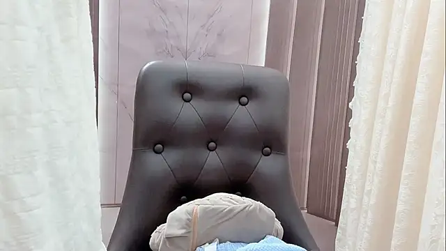 Shenlly online show from April 4, 2026, 1:26 am