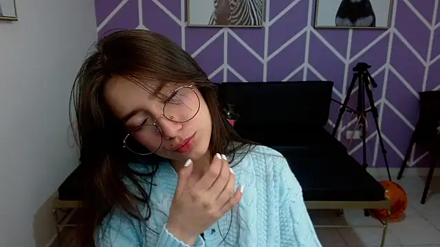 Adhara Kitten online show from November 8, 2025, 1:11 pm