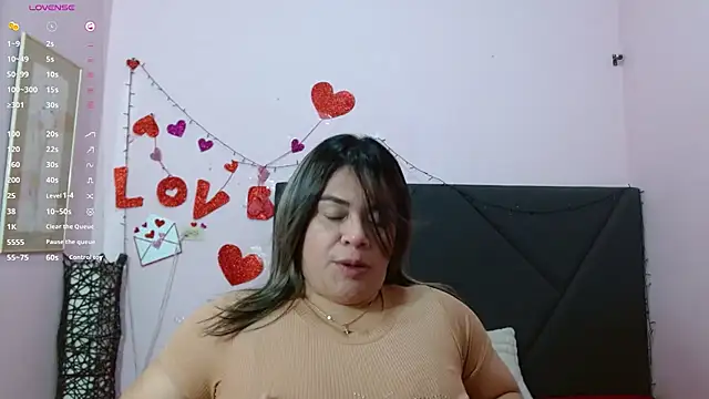 Snapshot of pamela_echeverria chatting on May 5, 2026, 11:07 am pamela echeverria online show from May 5, 2026, 11:07 am