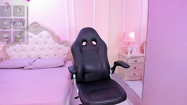 Snapshot of AmyBlackwood chatting on October 6, 2025, 7:33 pm AmyBlackwood online show from October 6, 2025, 7:33 pm