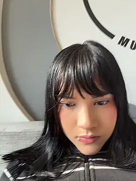 TatiLee online show from April 12, 2026, 1:27 pm