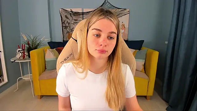 SweetyLicky online show from October 27, 2025, 4:00 pm