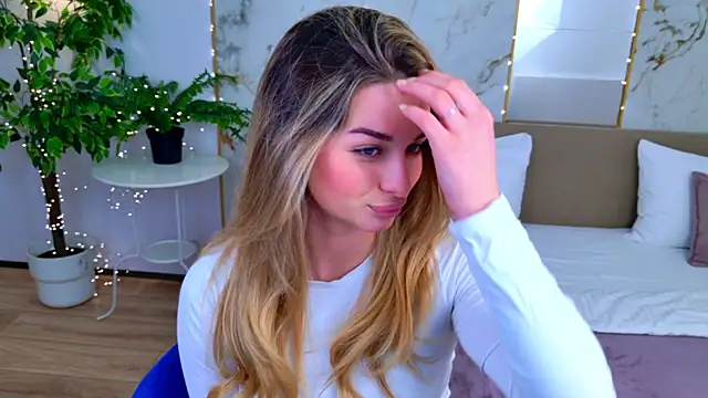 SweetyLicky online show from April 18, 2026, 7:07 pm