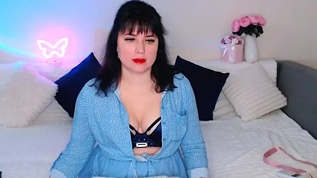 Bella Hillss online show from October 2, 2025, 6:15 pm