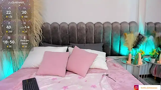 Viollet xoxo online show from September 24, 2025, 7:50 pm