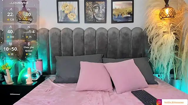 Viollet xoxo online show from September 30, 2025, 8:14 pm