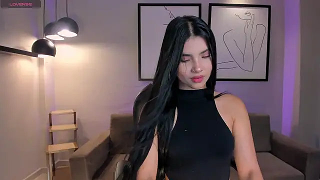 MiaLaurence online show from October 4, 2025, 7:23 pm