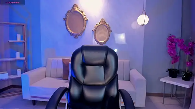 MiaLaurence online show from March 20, 2026, 7:30 pm